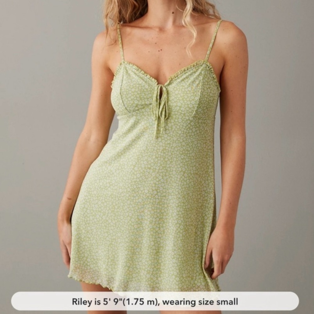 American Eagle Outfitters Light Green Floral Chemise